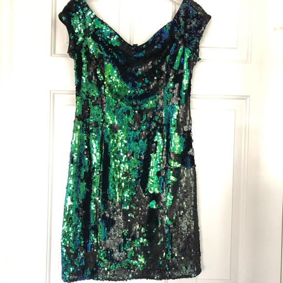 Guess Dresses & Skirts - Guess off the shoulder mermaid sequin minidress